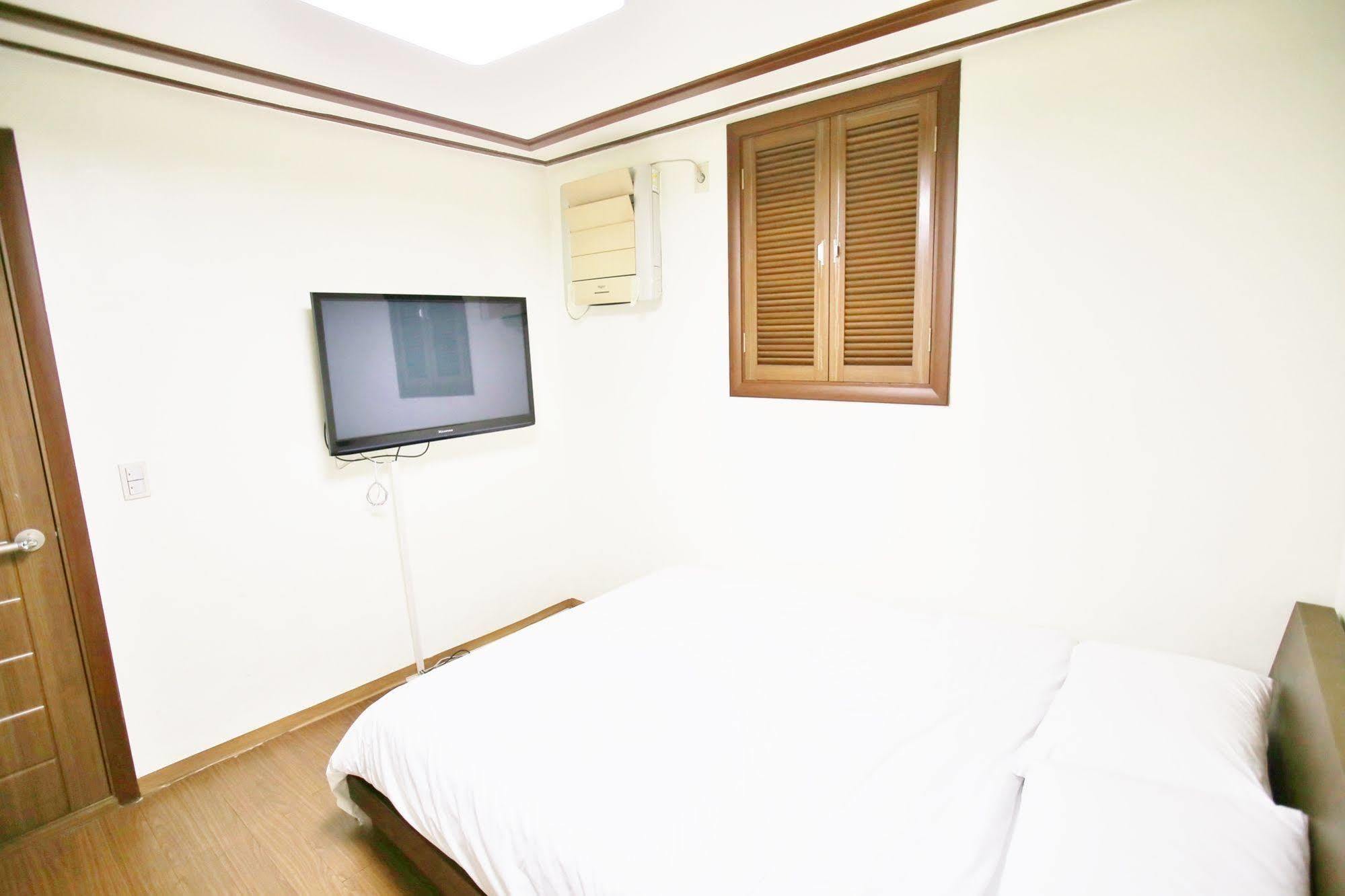 Sinchon Sisters Hostel Seúl Exterior foto